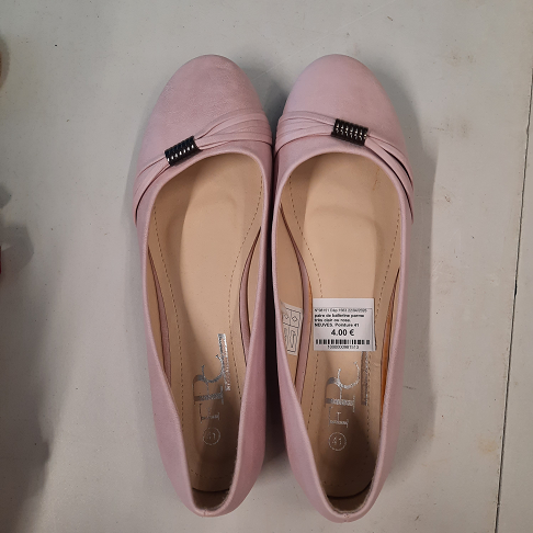 paire de ballerine parme très clair ou rose. NEUVES. Pointure 41