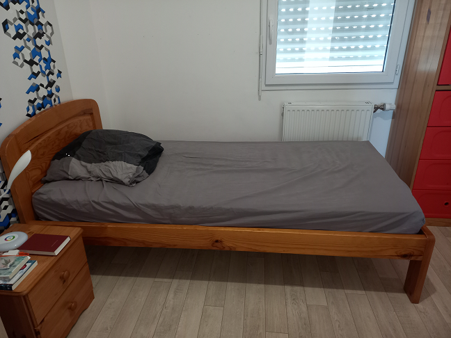 Lit en pin 1 place avec matelas Longueur : 195 Largeur : 97