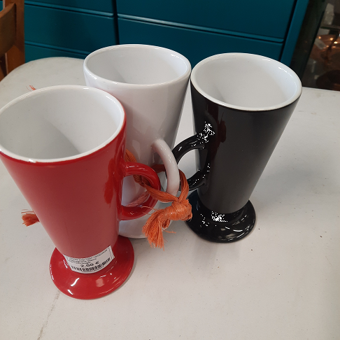 3 mazagrans blanc /marron/rouge:
