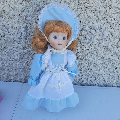 poupée porcelaine robe fleurie