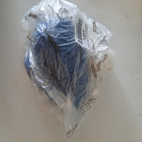 pelote laine bleu