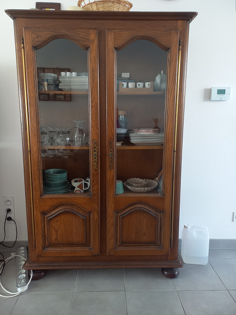 meuble vitrine Hauteur : 170 Largeur : 40 Longueur : 110