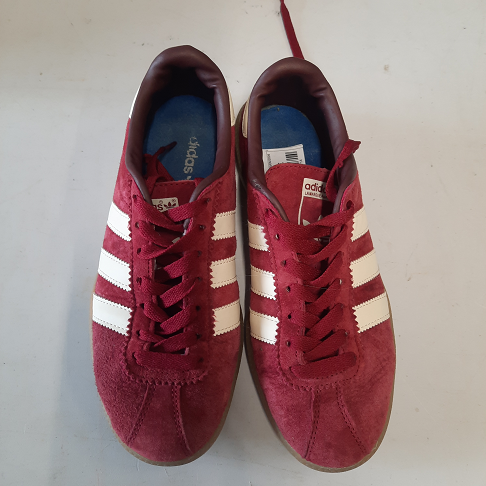 baskets Adidas bordeaux