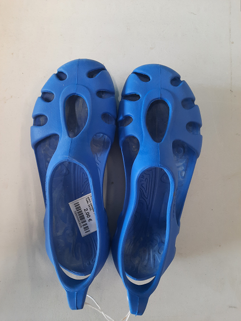 paire sandale bleu plage Taille 34/35.