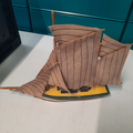 Petit bateau bois voiles tissus