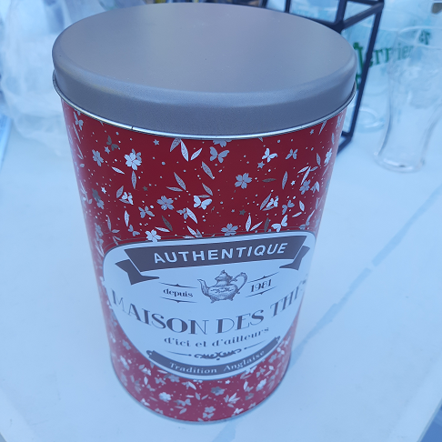 Boîte à thé rouge
