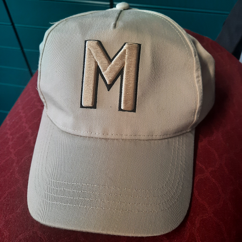Casquette beige  avec lettre Primark