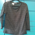 haut femme taille S noir a points blancs