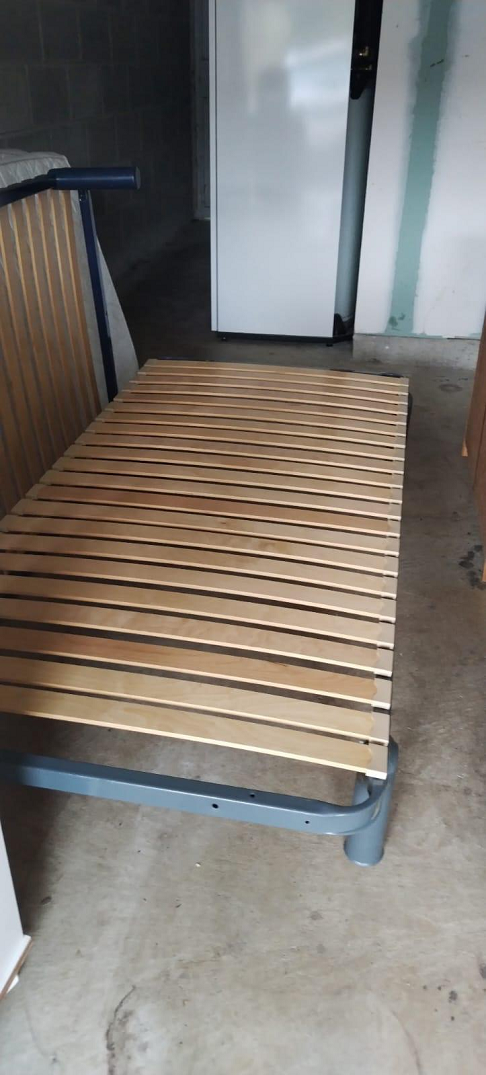 2 sommiers a lattes 1 personne avec 2 matelas meuble