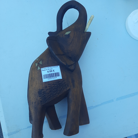 Éléphant en bois