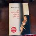 .livre la petite fille dans le placard