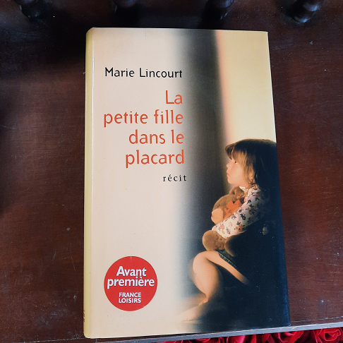 .livre la petite fille dans le placard