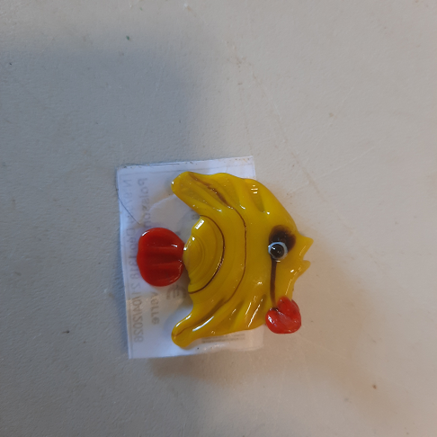 Poisson jaune en verre