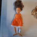 Poupée articulée robe orange