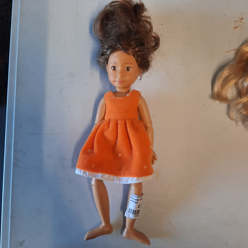 Poupée articulée robe orange