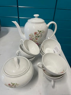 service à café en porcelaine  comprenant 1 verseuse, 1 sucrier et 9 tasses