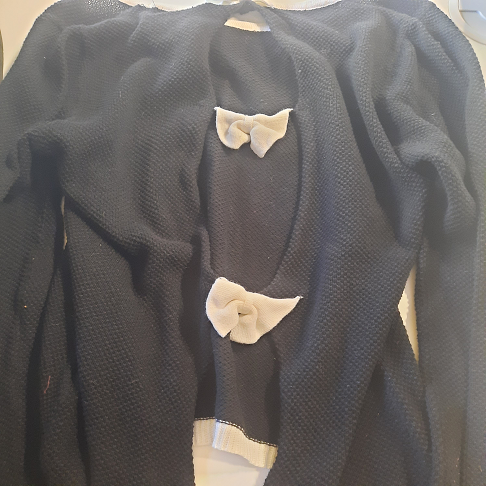 gilet noir et blanc noeuds