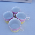 4 tasses jaunes et roses