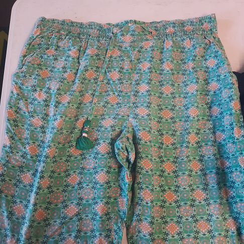 Pantalon fluide taille 44 couleur vert