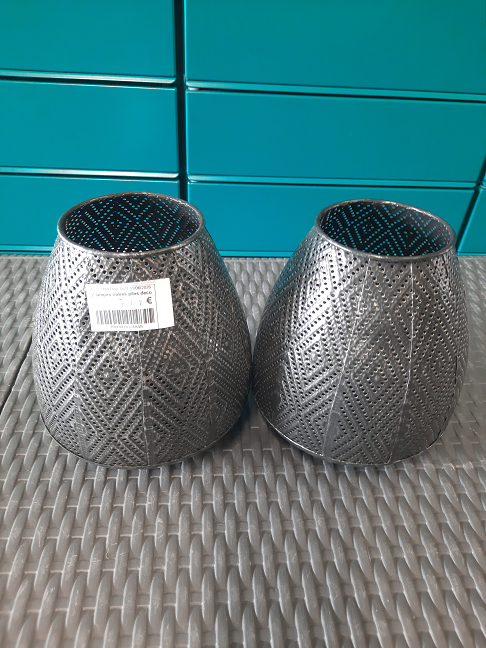 2 lampes noires piles deco