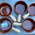5 poêlons marrons