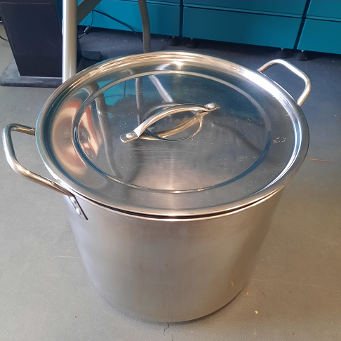 Marmite inox avec couvercle  31 cm diamètre / hauteur 28 cm