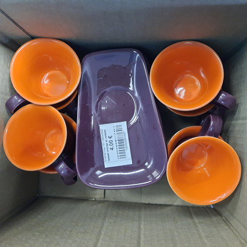 tasses orange et violette