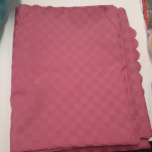 Nappe vieux rose 180x250 cm Neuve jamais utilisée  Antitaches
