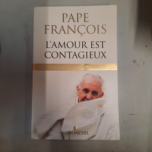 livre l'amour est contagieux (priere incluse)