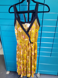 robe plissée fond marrron