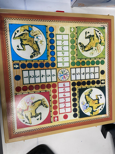 jeux (petit chevaux / dames)