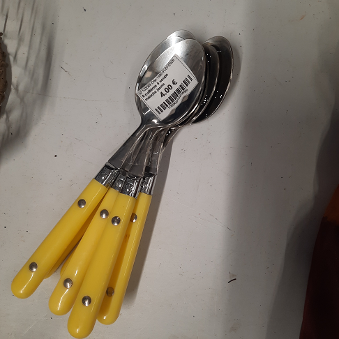 6 cuillères à soupe  manche jaune