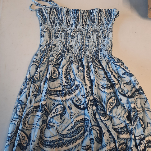 Jupe bleue à fleurs taille M