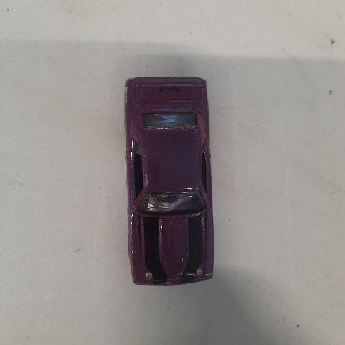 Voiture violette