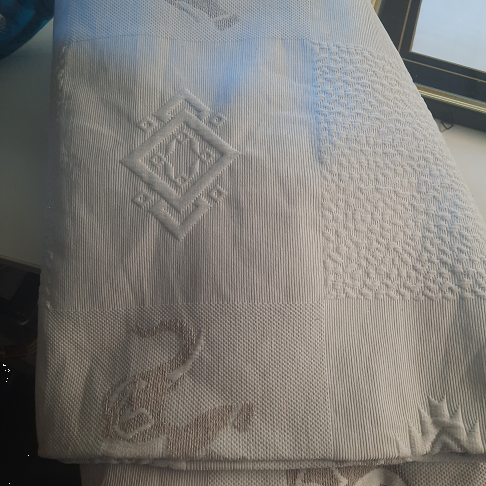 dessus canape blanc avec dessin