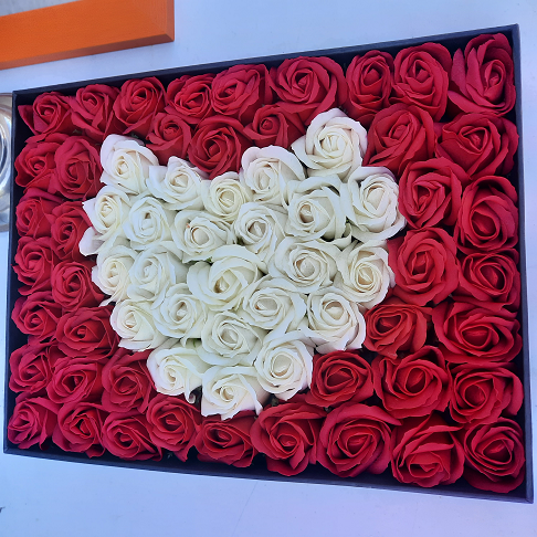 boîte roses en coeur