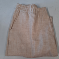 pantalon beige bas avec revers. Taille toute élastiquée. Taille 48 ou 50.