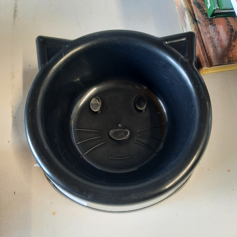 gamelles plastiques pour chat ,  1 noire