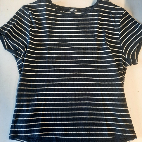 T-shirt taille L bleu rayures blanche,