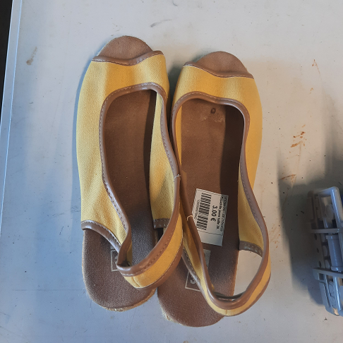 Espadrille jaune taille 39.