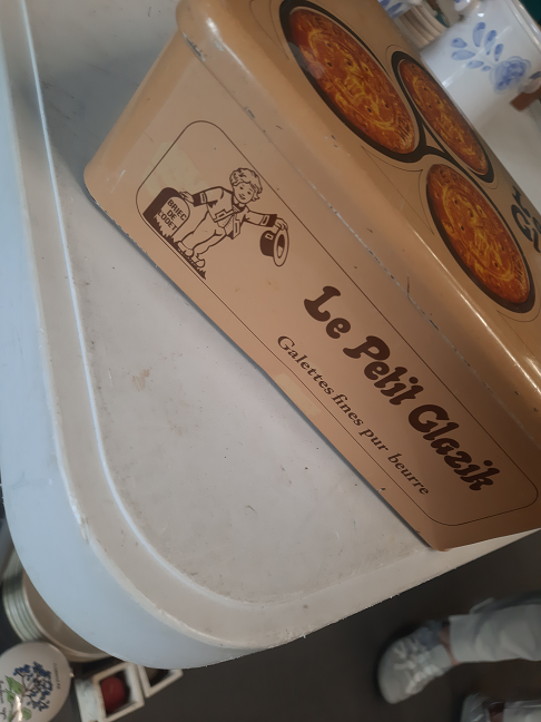 boîte ancienne à gâteaux " le petit glazik"