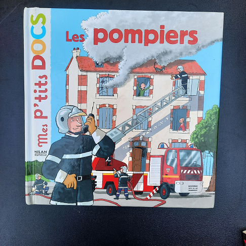 livre mes p'tits docs pompier