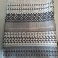 Nappe motifs gris