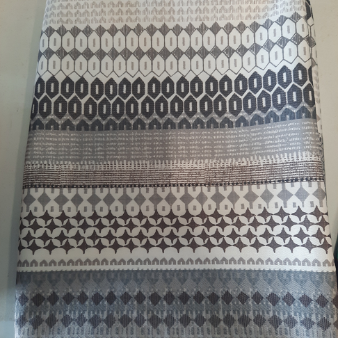 Nappe motifs gris