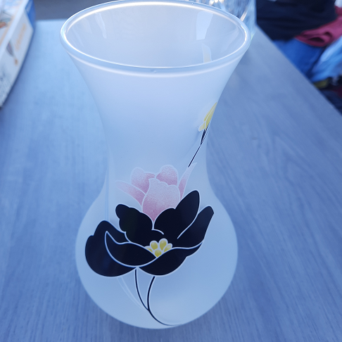 vase fleurs rose et noires