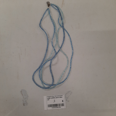 collier petites pierre bleu ciel